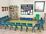 עיצוב כיתת גן עם כסאות פלסטיק מעוצבים