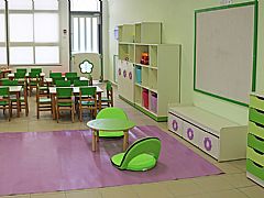 עיצוב כיתת בוגרים בשילובי צבע ירוק וסגול
