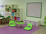 עיצוב כיתת בוגרים בשילובי צבע ירוק וסגול